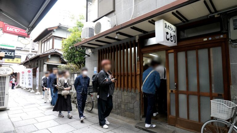 たった４時間で３００杯が売れる美人女将が活躍する熱々鍋焼きうどん食堂がすごい！