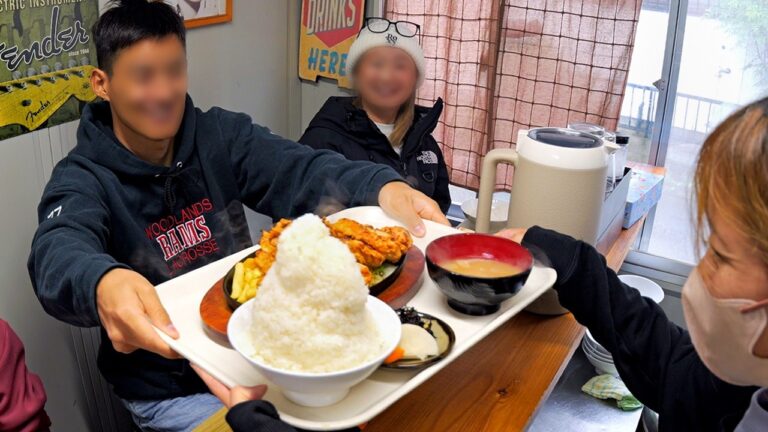 衝撃の１キロ唐揚げ！巨大ハンバーグが爆売れ！客が二度見するデカ盛りプレハブ食堂に密着丨Japanese Street Food