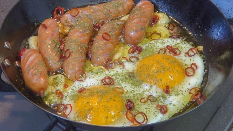 結局こういう朝ご飯が1番旨い【目玉焼きアヒージョ】