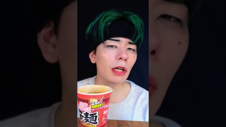 【検証】カップヌードルの辛麺は本当に辛い？ #shorts