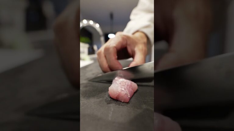 衝撃の下処理｜【ペスカトーラ】イタリア人に教わった漁師風パスタ！#shorts