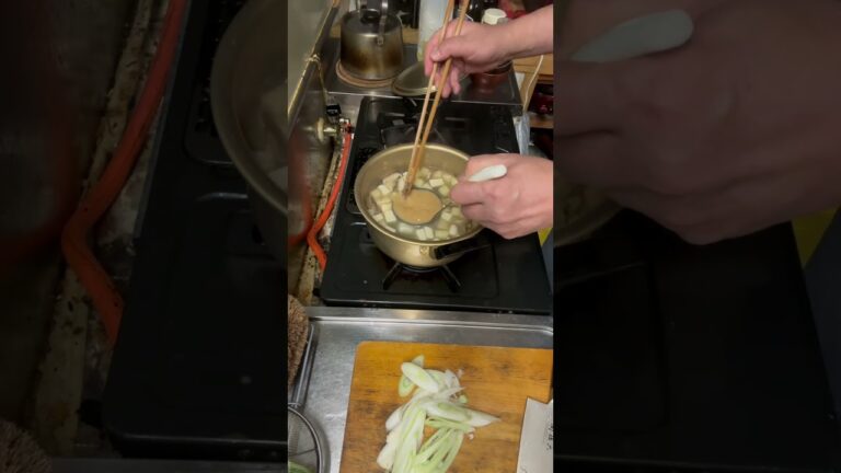 ごぼうの味噌汁でスタートした休日の朝/ごぼうの出汁がたまらない　#味噌汁 #朝食 #ごぼう