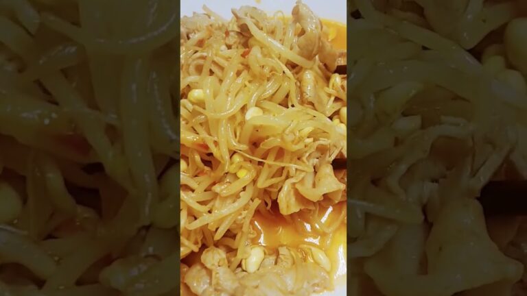 豚バラとモヤシをウェイパーで炒め豆もやしに豆板醤とラー油を入れて発泡酒からのレモンサワーで優勝🍺😛