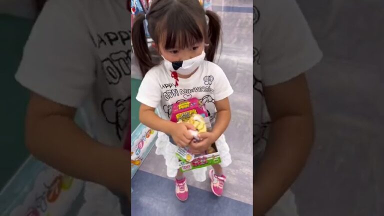 それ買わないよ？猫のおもちゃから寝返ったそのアイテムとは子供が大好きなあれ！？#ショート #shorts #家族