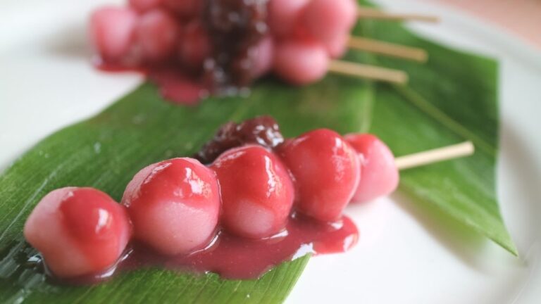 Strawberry Dango (Sweet Mochi)もっちりフルーティー♪苺のお団子