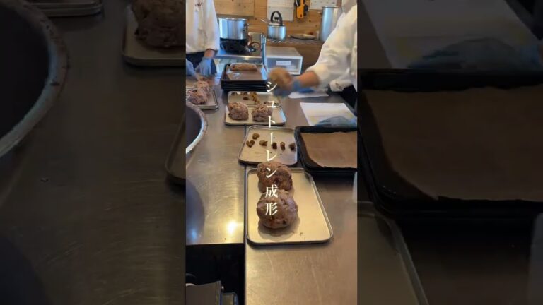 今日も焼いてましたよー！シュトーレン2023