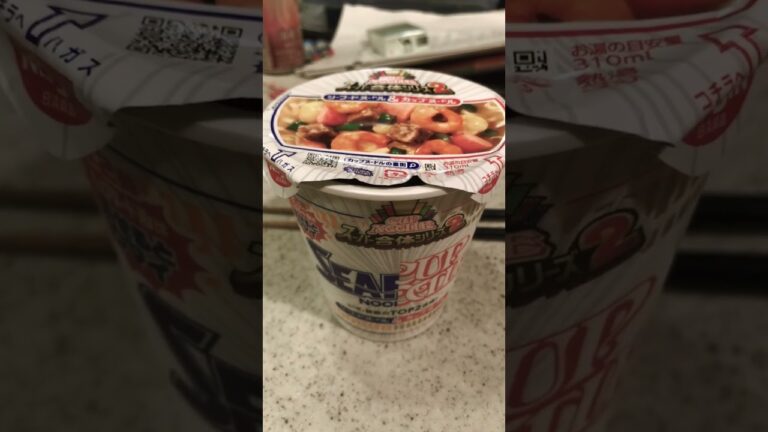 今日も！カップヌードルスーパー合体シリーズ２からシーフードヌードル&カップヌードルダァ〜❗️