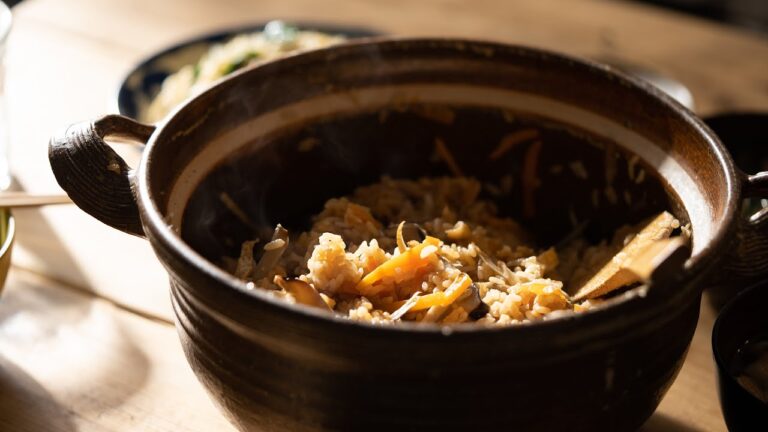 お母さんの具だくさん炊き込みご飯