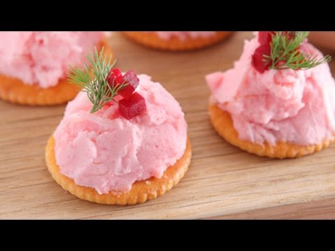 ピンクのマッシュポテトサラダカナッペ