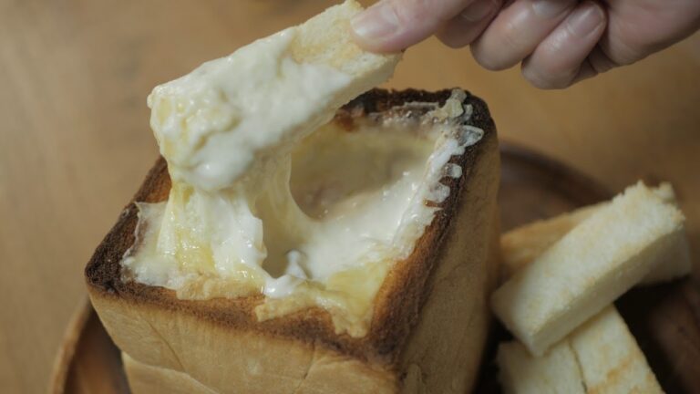 熱々なパングラタンの作り方　How to make hot bread gratin