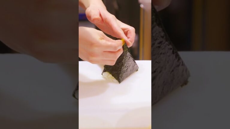 ふわふわおにぎりの早握り！卵黄×肉そぼろ【野洲のおっさんおにぎり食堂】#ぼんご弟子