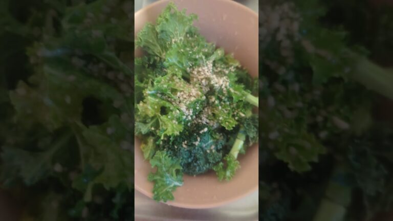 鶏ガラ粉末とオリーブオイルのケールサラダ