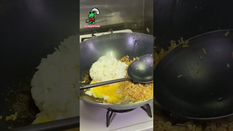 日清カップヌードル（シーフード味）をチャーハンにしてみた。#short #shorts