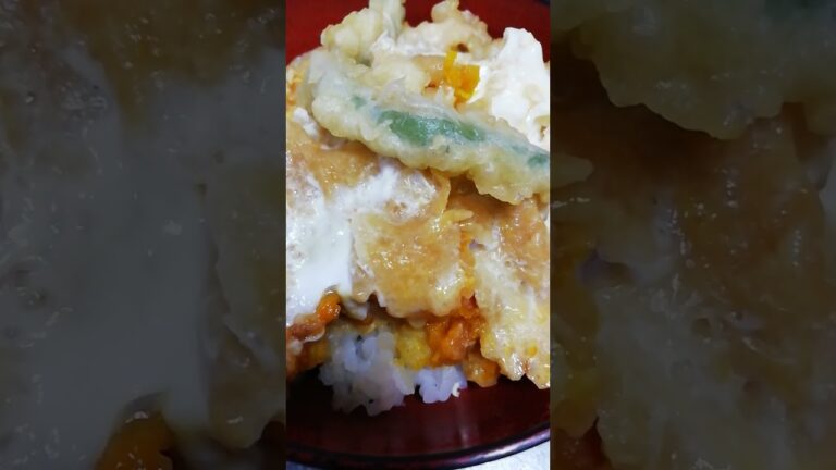 前日の残った天ぷら　天ぷら玉子丼にして　水　出し醤油　砂糖少しで　見た目良くないけど味は良く美味しい　レンチンして　鍋で作ったほうが良かったかな。