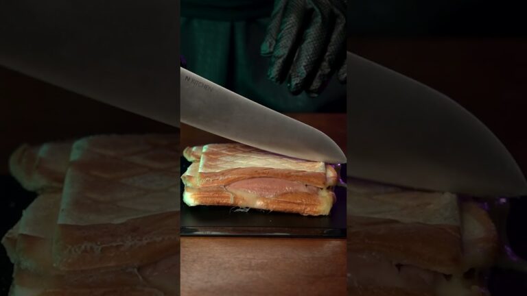 肉の大和煮の缶詰でホットサンドを作ってみた!!