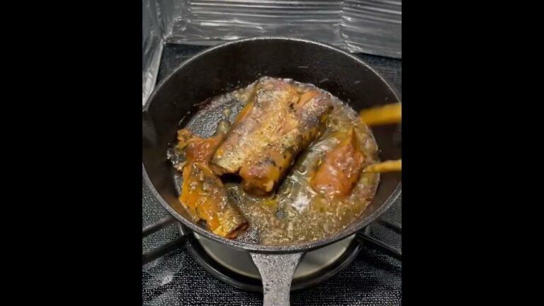 イワシの缶詰を焼いてみた🔥 #asmr #grilling #焼く音 #焼音#shorts