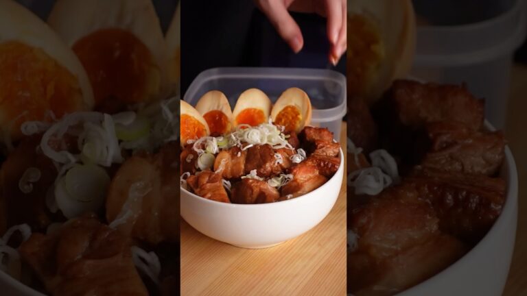100万再生された金の豚角煮丼がうますぎて思わずかぶりついて喜んだ