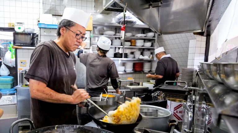 炒飯ラッシュ！爆盛り定食に脱落者が続出する大阪下町町中華店に密着。