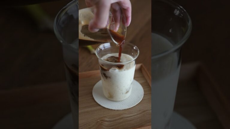 "濃厚"生バナナエスプレッソ🍌☕️  暑い日にはエネルギーが必要...! #shorts #コーヒーのある暮らし