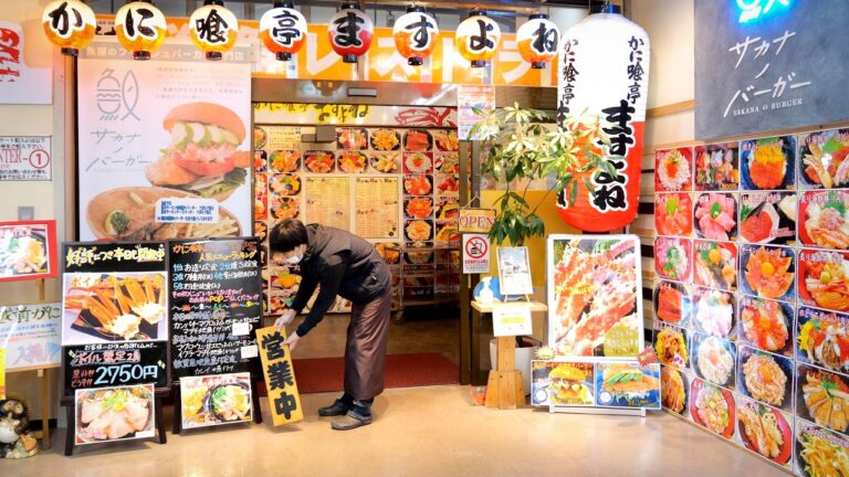 カニ丼！海鮮丼！日本海側最大級の海鮮市場１２０席をぶん回す怪物魚屋食堂がハンパない！