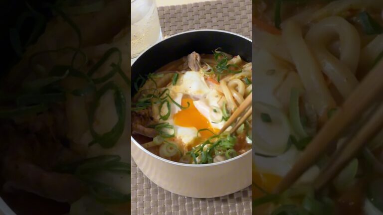 【寒い日に】豚キムチ味噌煮込みうどん　寒い日に食べたいダイエットレシピ　#簡単レシピ #ダイエット#うどん#豚キムチ#ダイエットレシピ #冷凍うどん #腸活 #簡単料理 #簡単ごはん#うどん