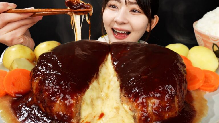 割った瞬間チーズが溢れ出す【巨大チーズインハンバーグ】