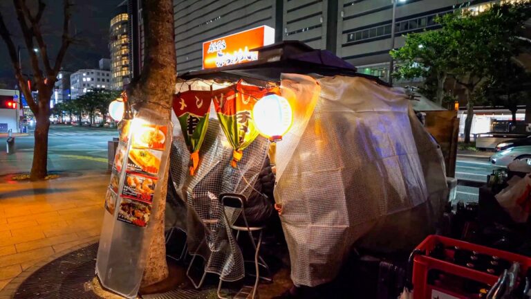 だし巻き玉子に肉豆腐。屋台に魅了された大将が営む博多が誇る深夜メシ。