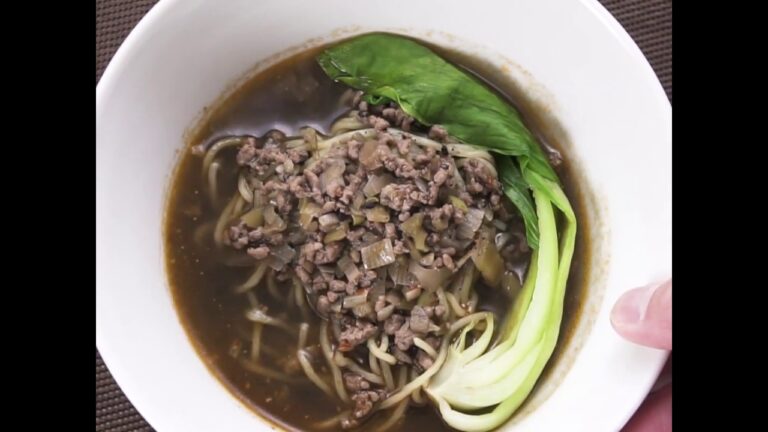 コクのある肉味噌の四川生まれの人気麺 黒ごま担担麺 ｜ moguna[モグナ]