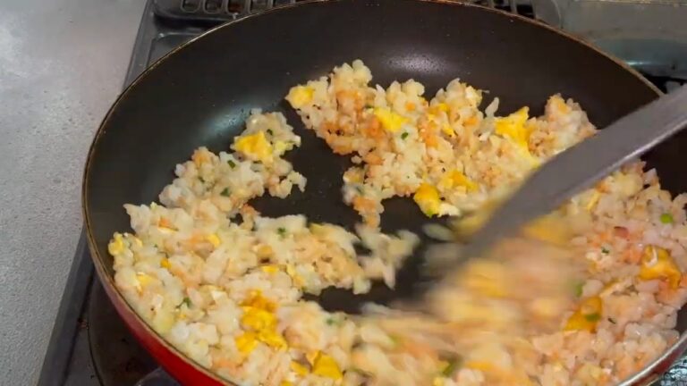 一人暮らし節約レシピ！！鮭チャーハンの作り方！！！