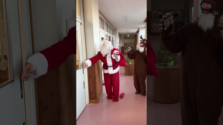 ちどり保育園にサンタさんとトナカイさんが来たよ！ #クリスマス #サンタクロース #トナカイ #仮装 #保育園 #保育士 #shorts