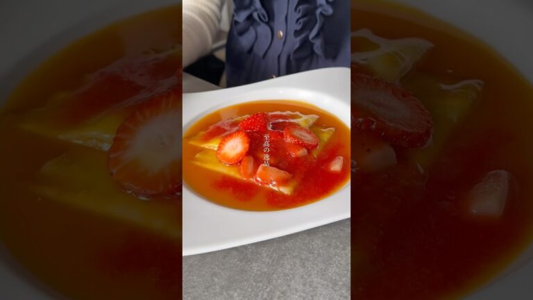 目の前で燃やす苺クレープ🍓