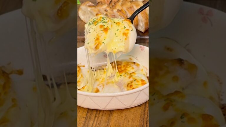 《新玉ねぎのチーズ焼き》🧅×🐷×🧀　家族を笑顔にするやみつきレシピを発信中☘️詳しくはInstagramを▶︎@chabi_cook_life #簡単レシピ　#がっつり飯　#新玉ねぎ　#チーズ