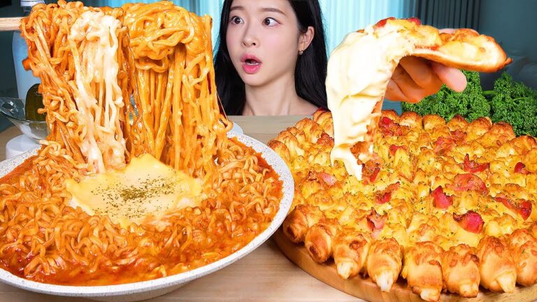 [日本語字幕] ASMR 大食い * オージーチーズポテトピザ 🧀 クリーミーなブルダック麺 & ガーリックディッピングソース