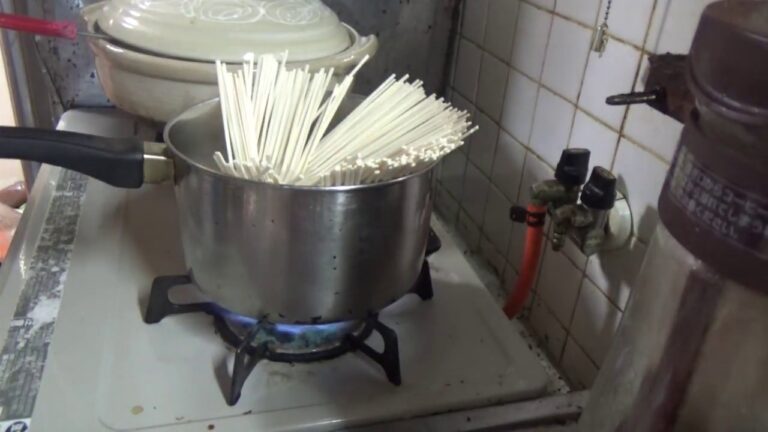 いも炊き鍋焼きうどんでお昼ごはん☆