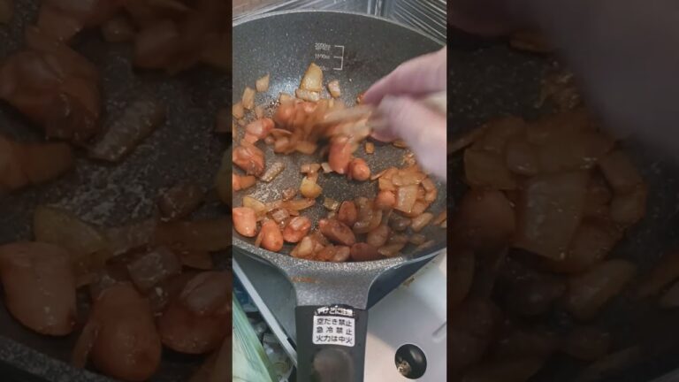 今回はカレーチャーハンです④ 簡単に作れます🌟バーモントカレー粉かけて香りに癒されます✨ウインナーとカレーは食欲でますよ🤗🍀 #shorts