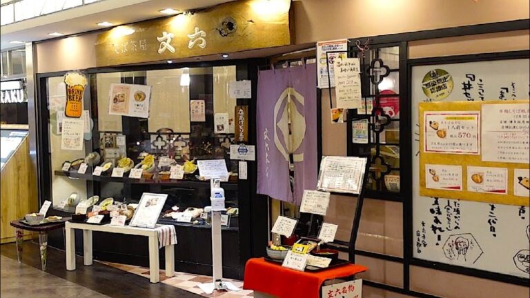 500年以上続く超老舗そば屋にて、至極のきつねうどんとカツ丼セット。【そば茶屋 文六】(福岡市博多区博多駅）【Bunroku】