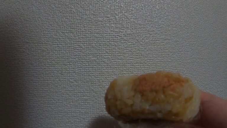 めんたいバターおにぎりを食べてみた
