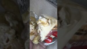 365円04銭のセブンイレブンの海老マヨネーズとブロッコリーを切りました。　#セブンイレブン　#海老　#マヨネーズ　#ブロッコリー