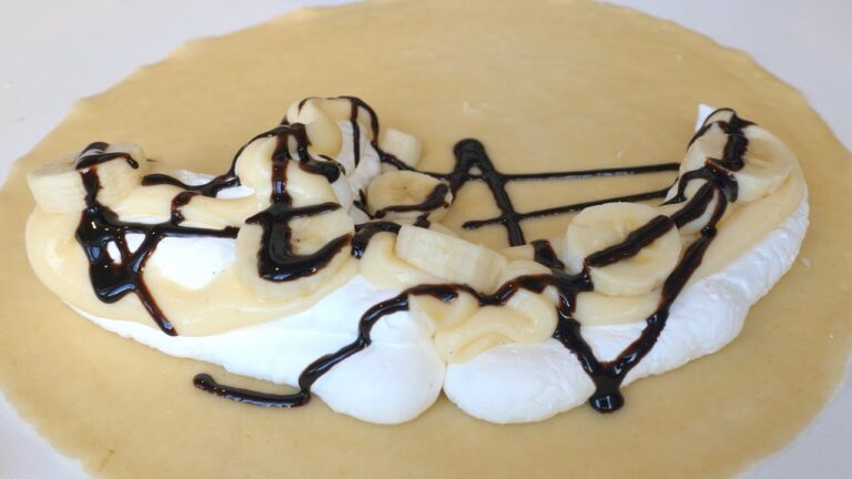 めがねのスズメクレープ職人 きな粉、米粉を独自ブレンド チョコバナナカスタードホイップ 黒蜜きな粉 CREPE&BAR CHUN'S japanese street food creamy crepe