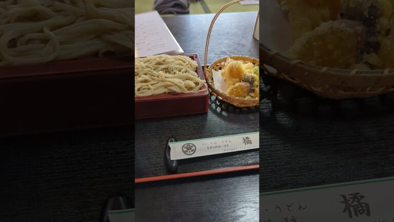 韮山の「橘」さんの「きすと野菜天ぷらのざるそば」