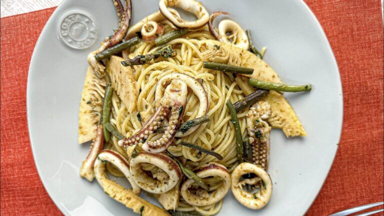 スルメイカと山菜のペペロンチーノ　スルメイカの肝を使った濃厚おつまみ系ペペロンチーノのレシピ