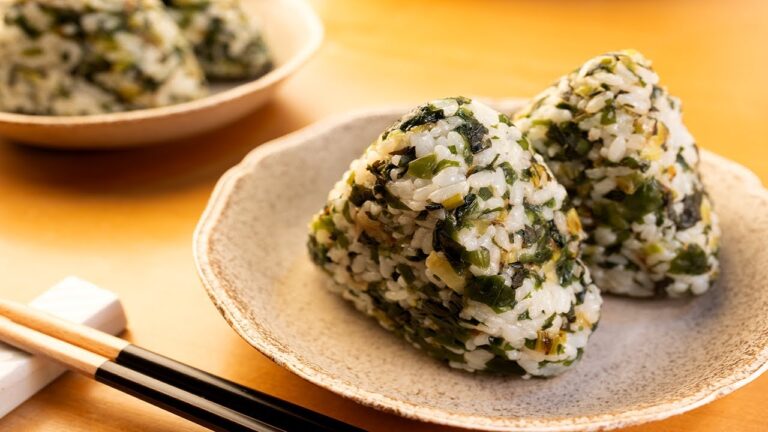 【たった10分】混ぜて握るだけ！忙しい日でも簡単『小松菜のおにぎり』