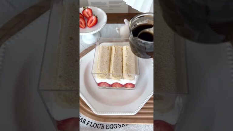 超簡単グラスティラミス作ったよ🍓#ティラミス #tiramisu #おうちカフェ #homemade #homecafe #お菓子作り #いちごスイーツ #strawberrycake