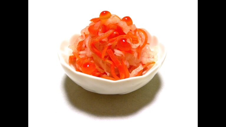 おせち料理の１品　紅白なますいくら添えの作り方(レシピ)　Namasu(vegetables seasoned in vinegar) is osechi of Japanese cuisine