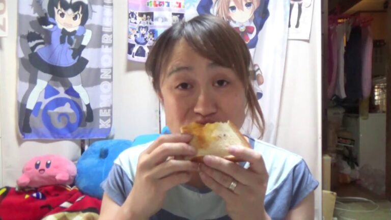 スクランブルエッグのポーチドたまごサンドと雑談☆