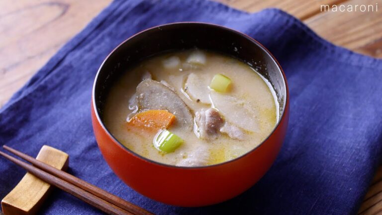 【酒かす入り豚汁】まろやかな甘みと深いコクがプラス！体の芯から温まる一杯♪