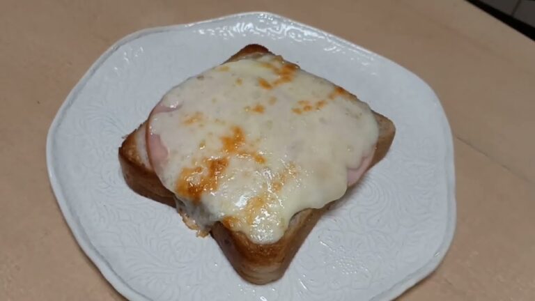 朝ごはんに豆腐を混ぜるだけのクロックムッシュ風トーストを焼く
