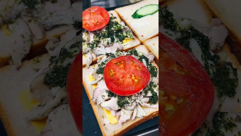 バジルチキンと夏野菜のジェノベーゼ🌿サンド　発売中❗️