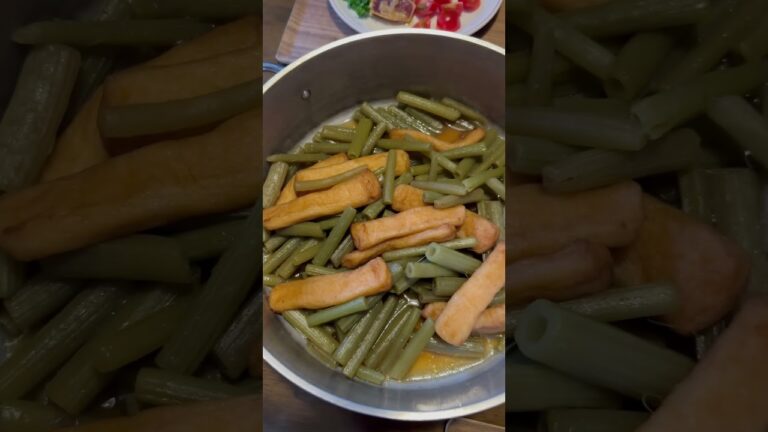 フキの煮物😋..撮影してたら親が..😳