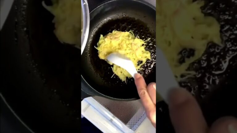 じゃがいもでお好み焼き！今回は小麦粉を使わなくても食べ応えのあるお好み焼きをご紹介🎶#shorts #short